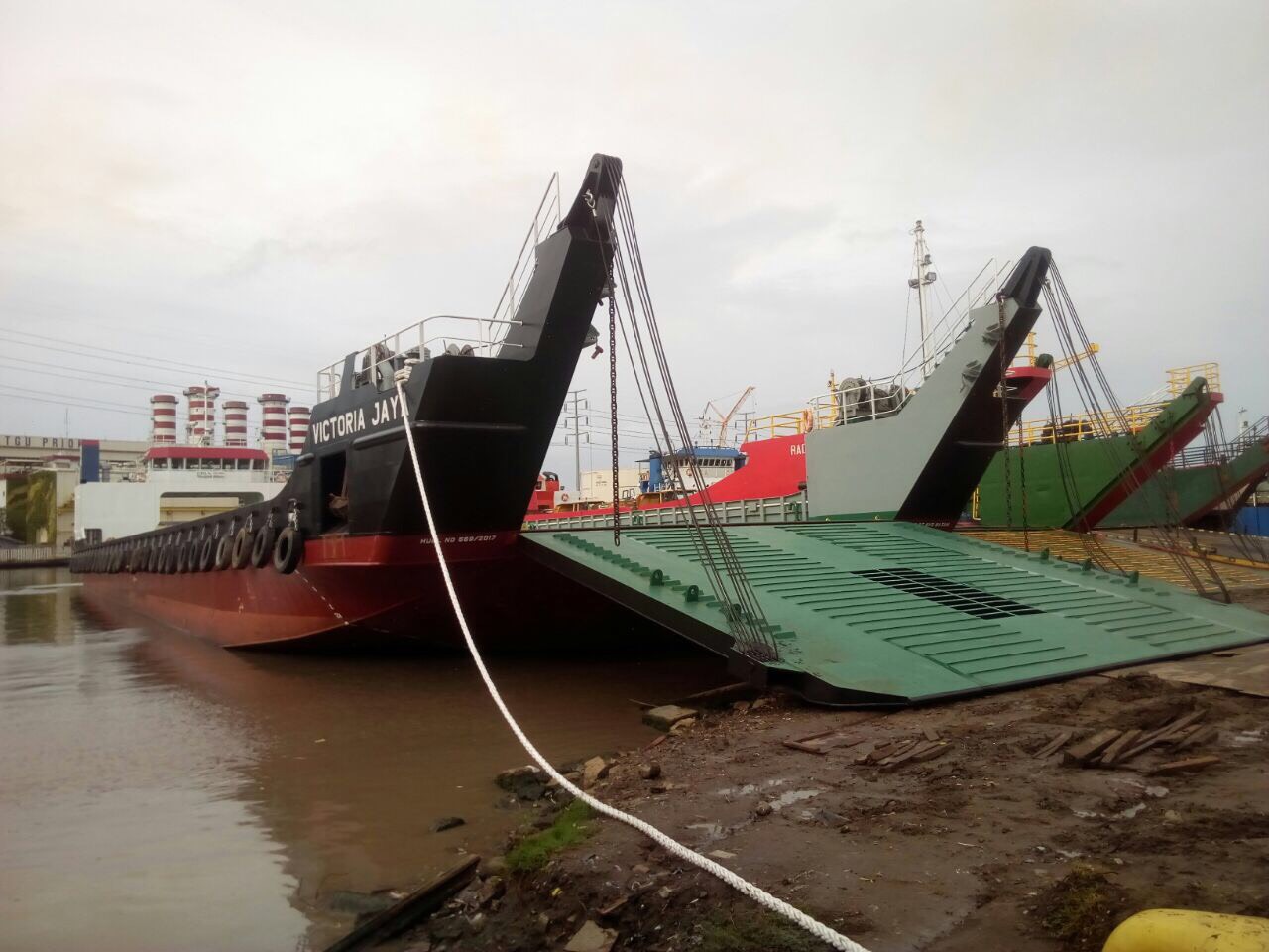 LCT VICTORIA JAYA (1800 DWT, Fitted with Container Carriage) LCT