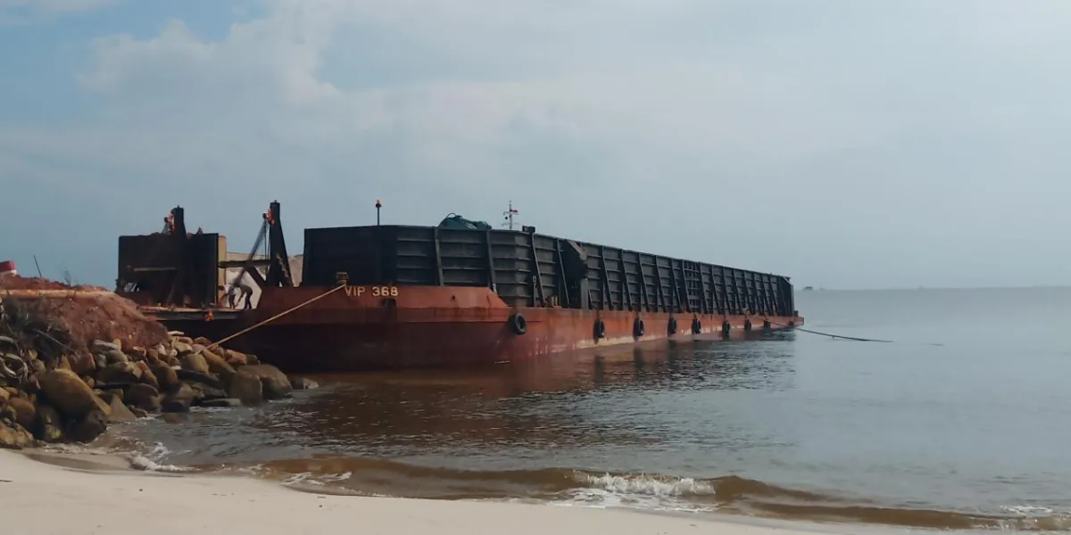 BARGE VIP 368 (270 Ft)